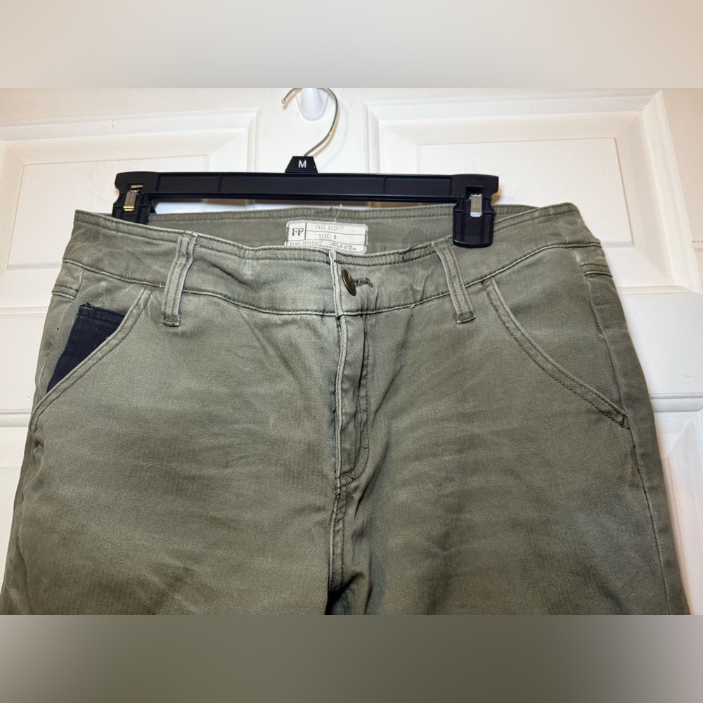 Free People Khaki Green Distressed Cargo Knee Patch Jeans Sz 6 High Rise  Boho - Picture 2 of 9